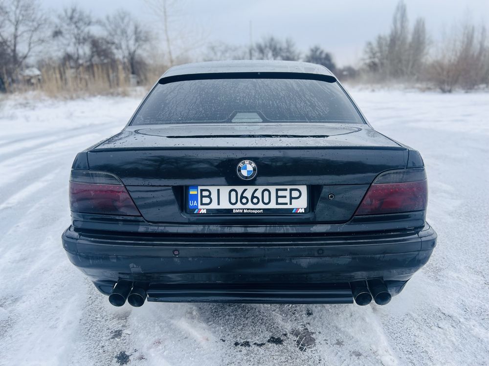 BMW e38 7 series 735i
