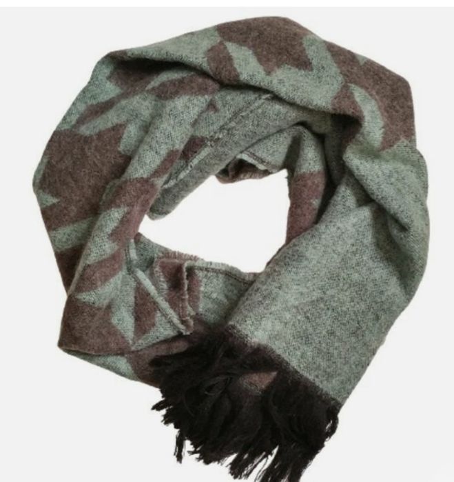 Шарф  з бахромою зелено-чорного кольору H&M 
Ро