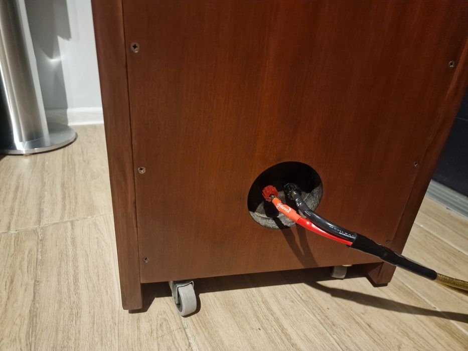 Ecouton LQL 300 poraz pierwszy w Polsce