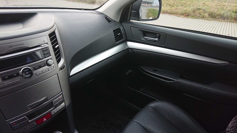 Продам автомобіль SUBARU Outback