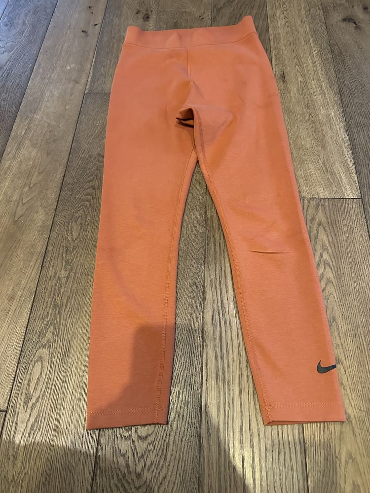 Legginsy damskie Nike – sportowy komfort i styl