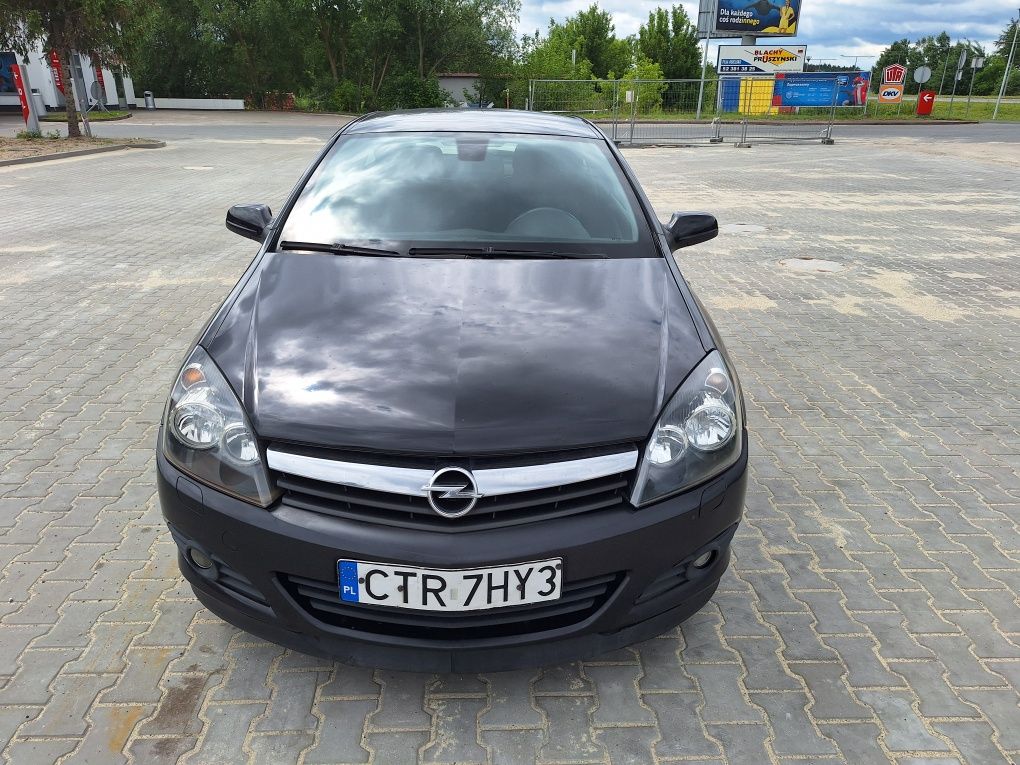 Opel Astra GTC 1.4 16V benzyna rok 2005 hak zadbana