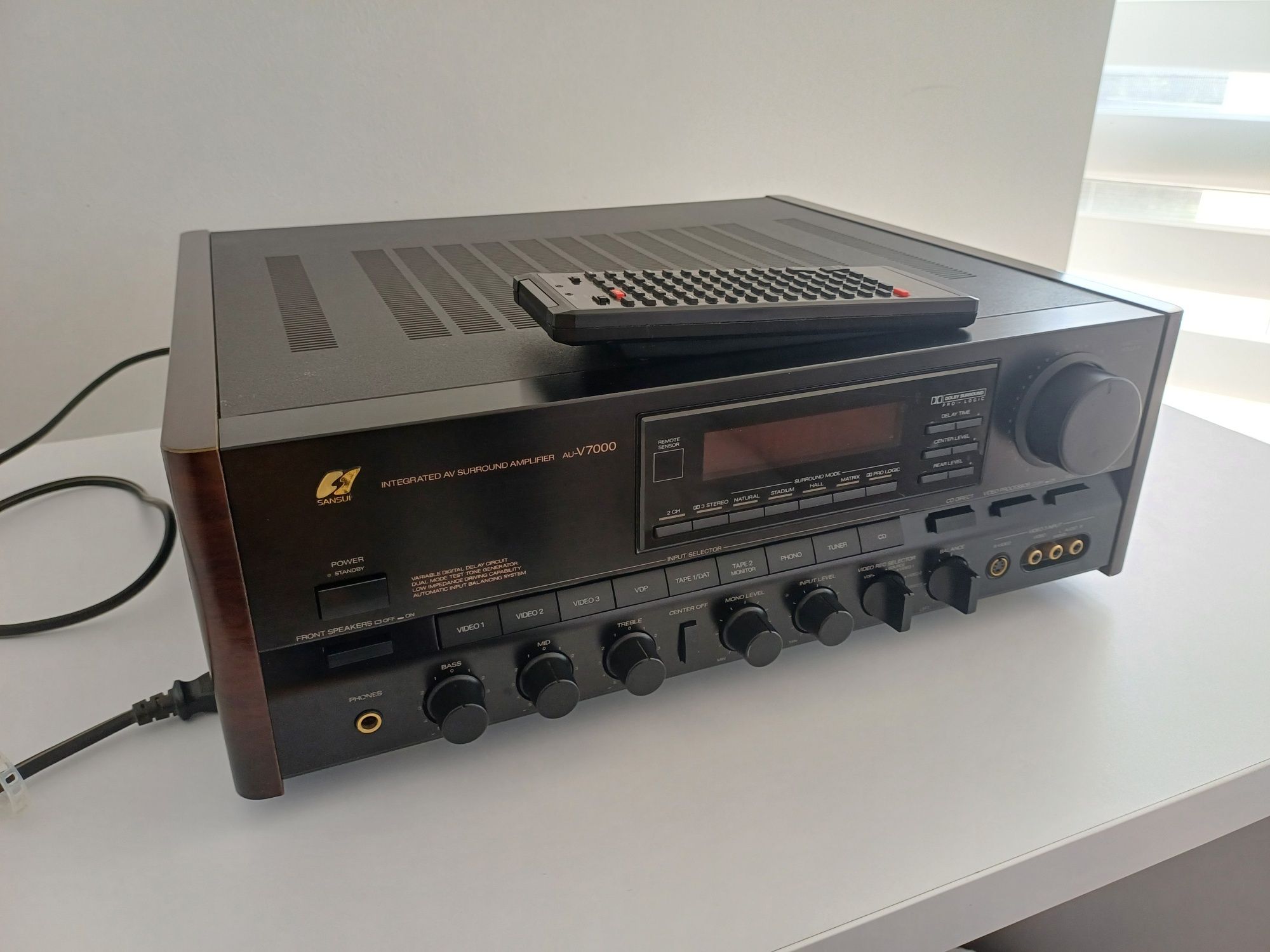 Wzmacniacz SANSUI AU V7000 STEREO/ SURROUND  z pilotem