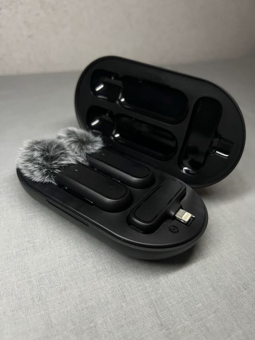 Бездротові петличні мікрофони з зарядним кейсом