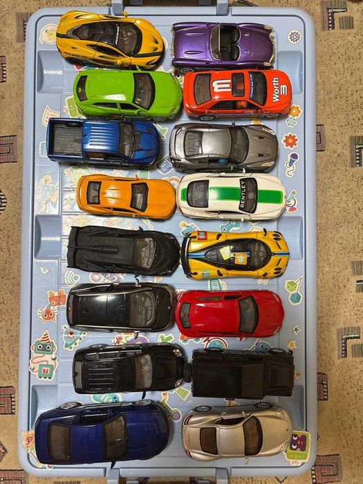 Продам машинки одним лотом ( 16 штук )