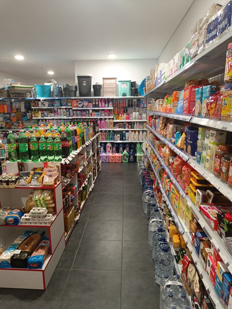 Vendo estantaria e moveis  de loja