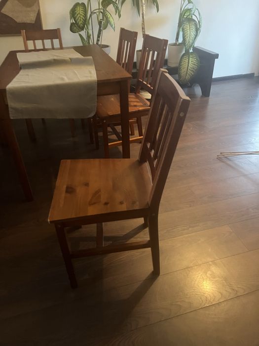 Krzesła drewniane brązowe