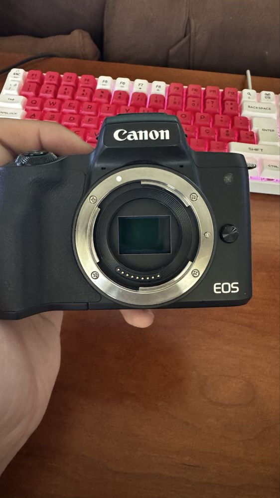CANON M50 Mark II + Viltrox 33mm f1.4 + Canon 15-45mm