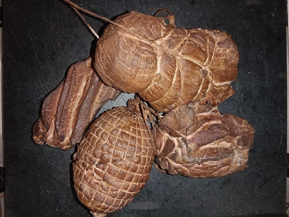 TRADYCYJNE SZYNKI i wyroby wędliniarskie