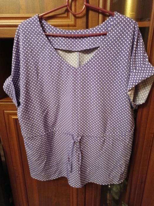 Продам  блузки  большого размера.