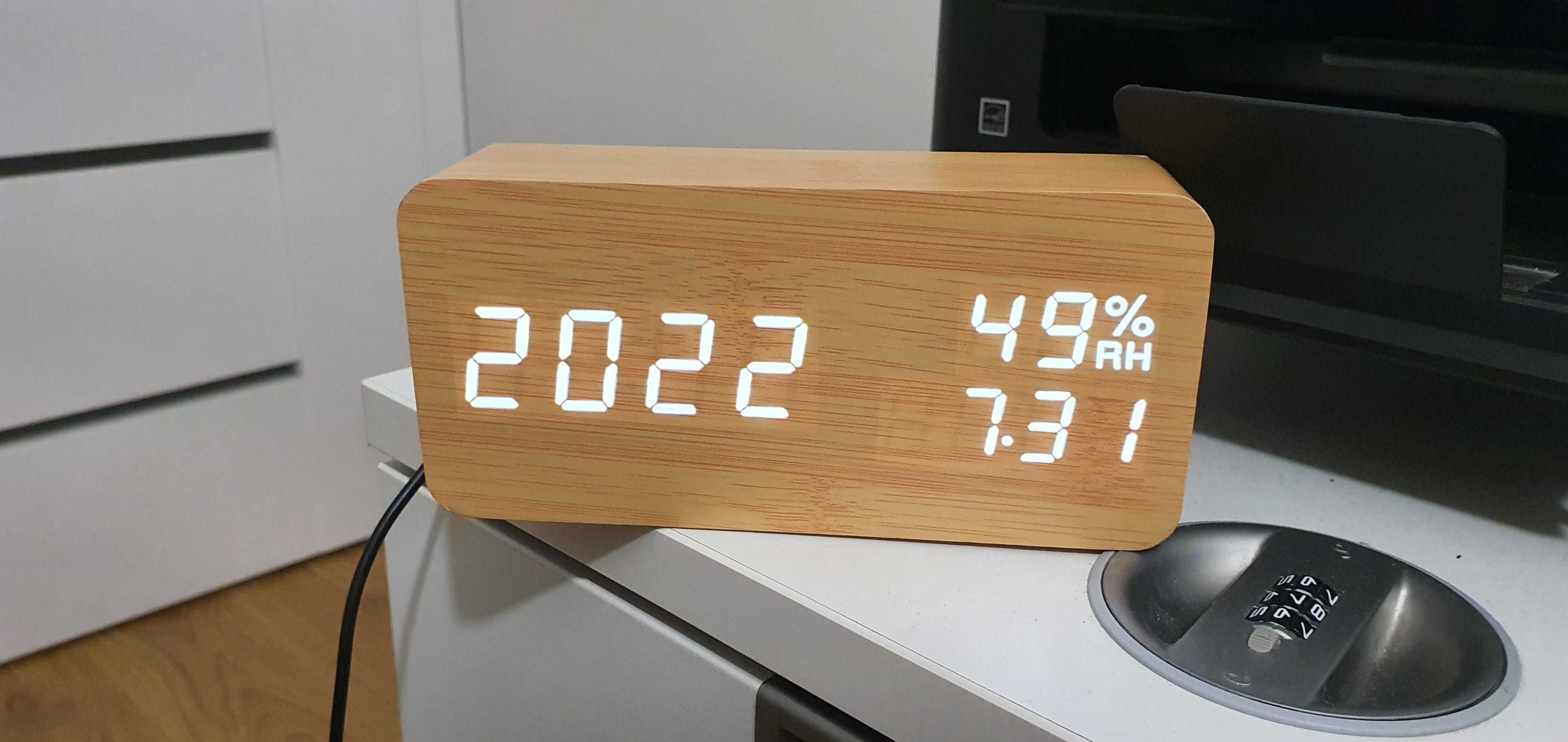 Zegar z budzikiem LED cyfrowy drewniany temperatura wilgotność data