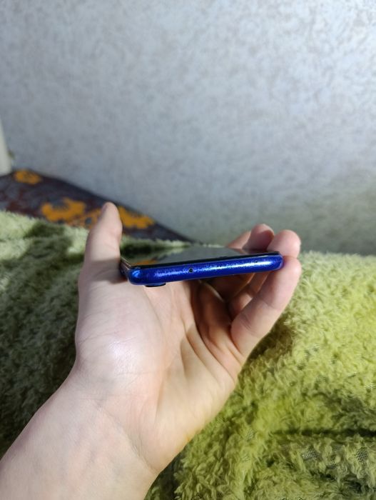 Xiaomi redmi 8T (треснут сверху но работает идеально ) батарея 5 часов
