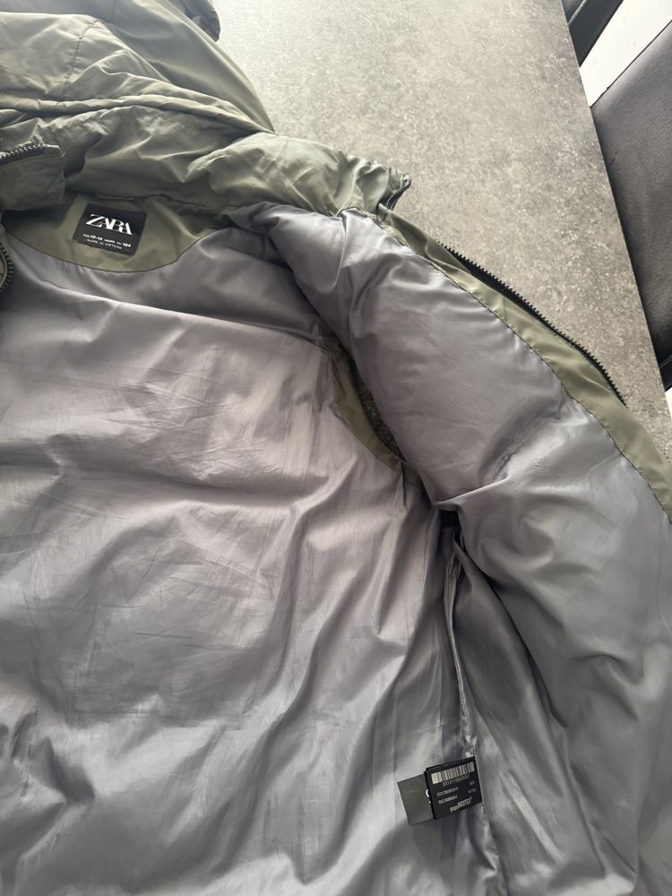 Colete Zara Acolchoado com Capuz