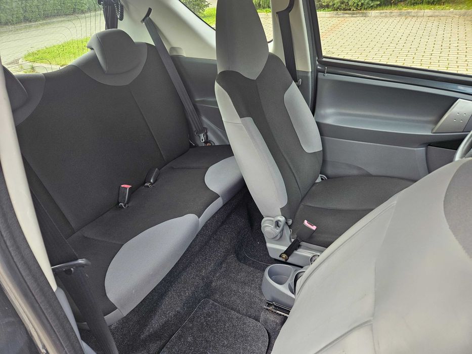 Peugeot 107  2006r - ładny stan / prosta wersja