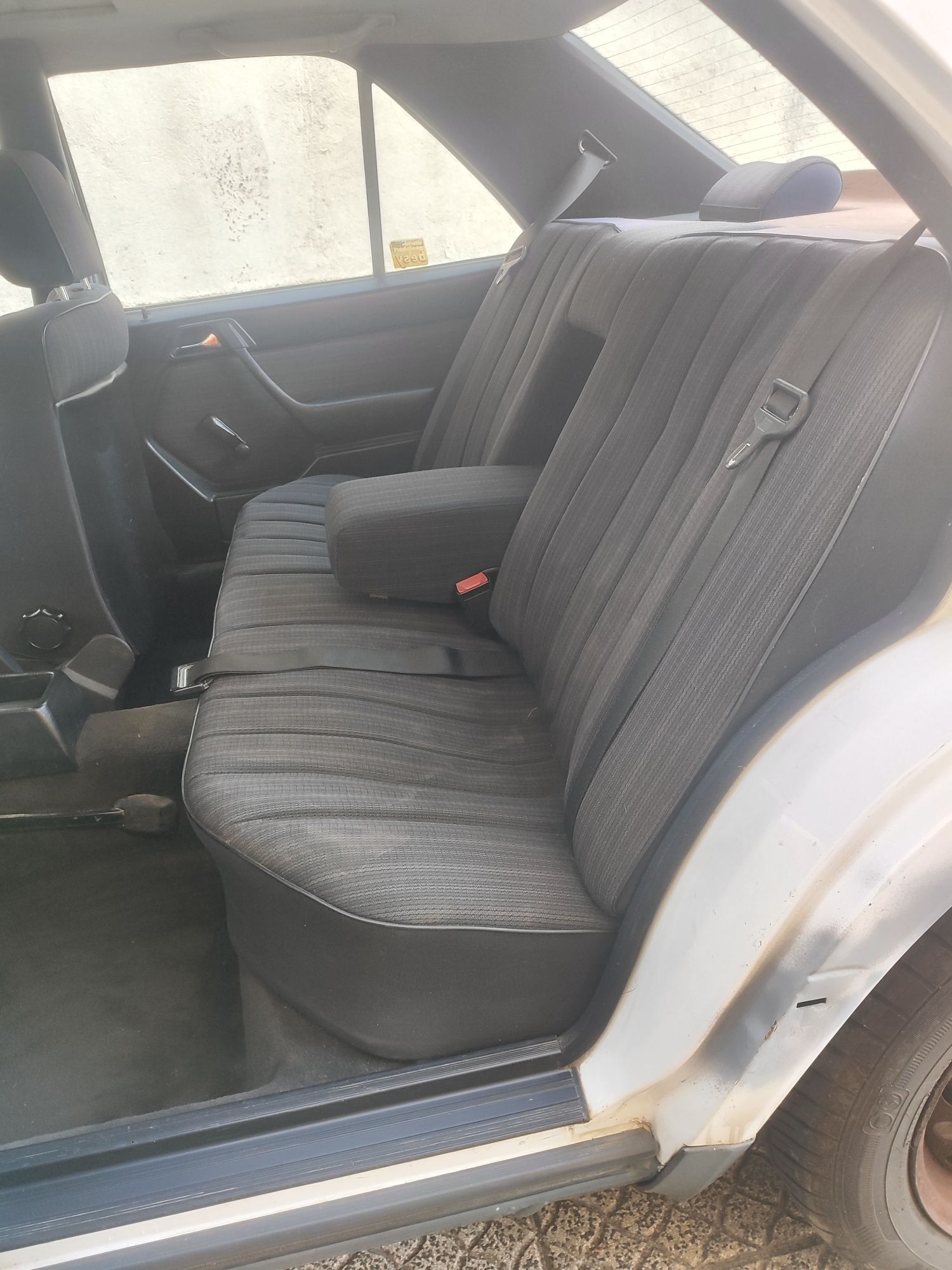 Mercedes Benz 200d w124
