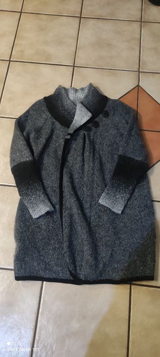 Długi sweter wełniany