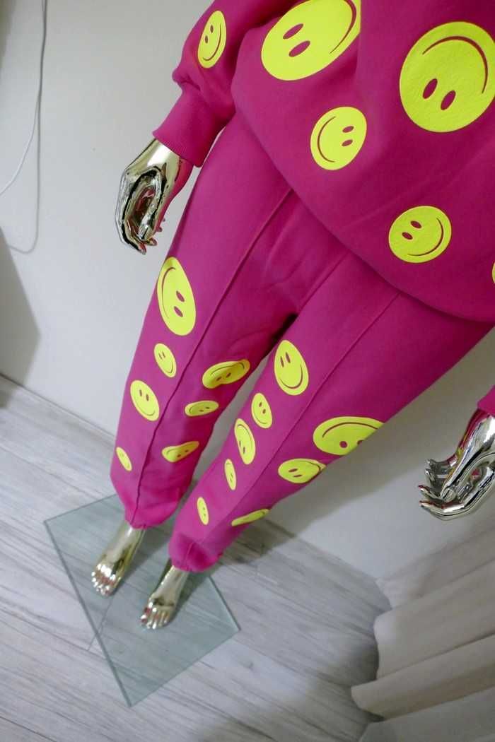 Niedopodrobienia j nowy  dres pink z buźkami Happy neon S-M