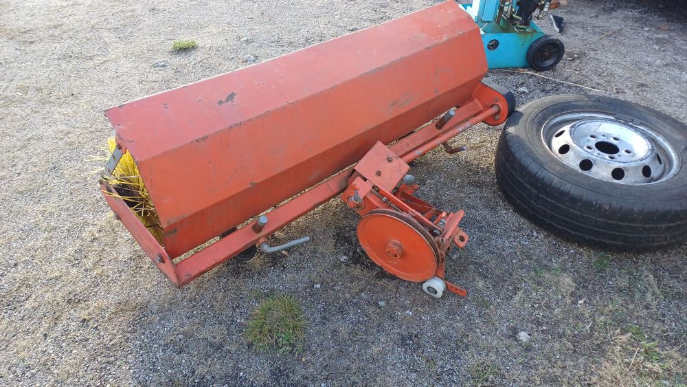 Zamiatarka do traktorka .