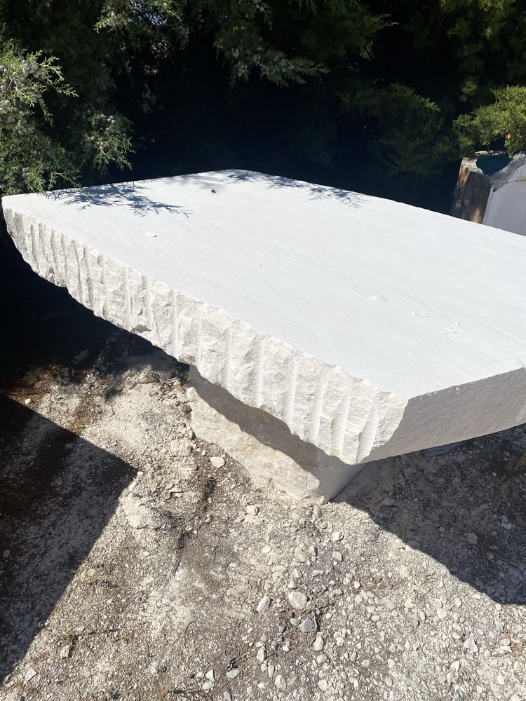 Mesa em pedra natural
