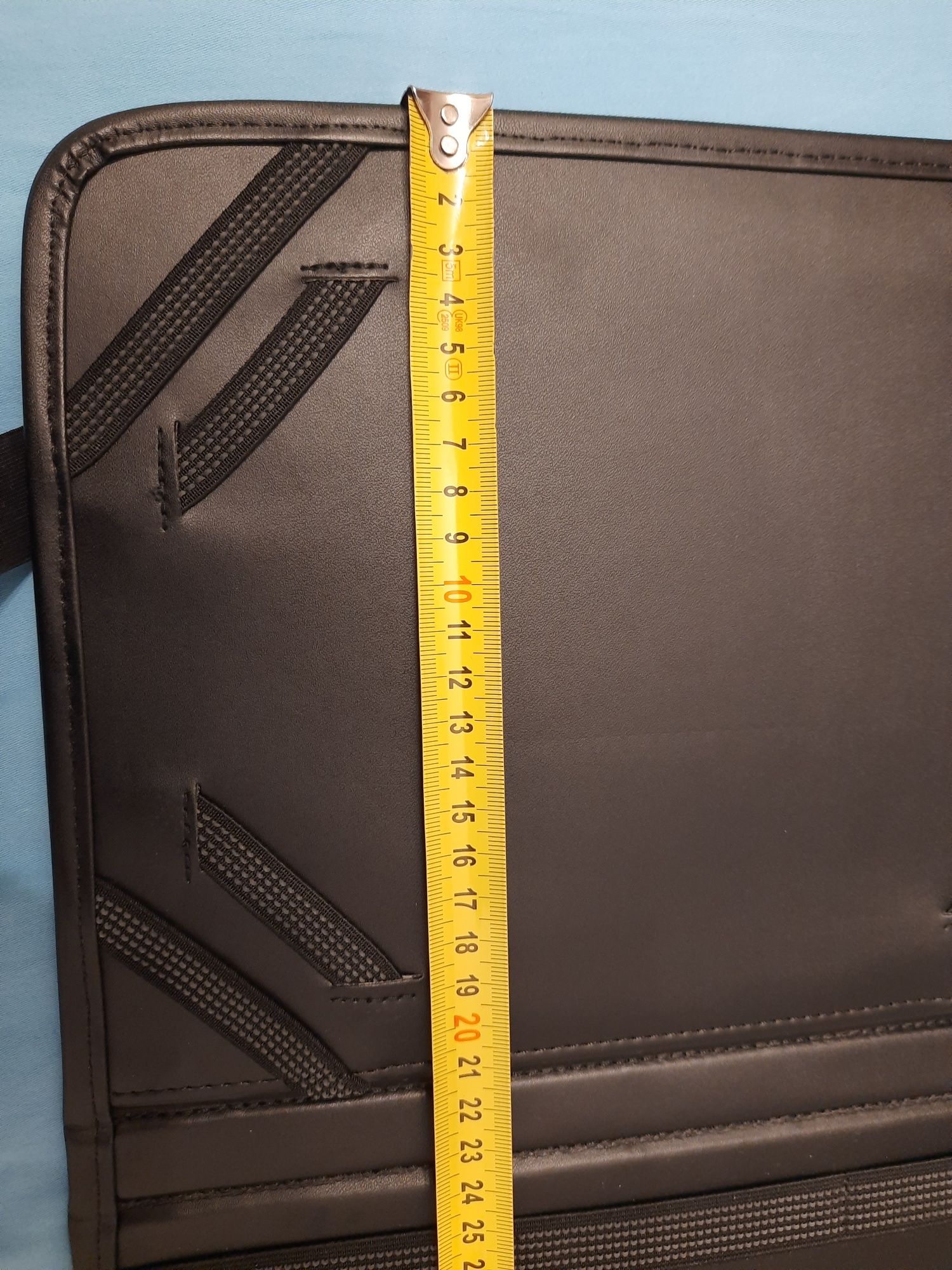Etui na tablet czarne twarde