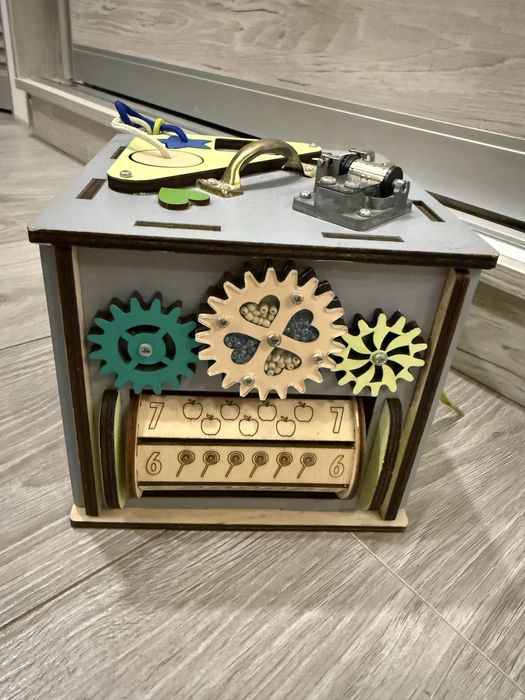 Бізі куб середній