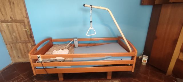 Łóżko rehabilitacyjne sterowane elektrycznie