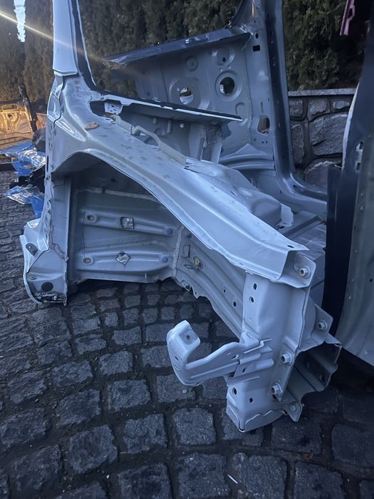 Tesla model 3  четверть четвертина