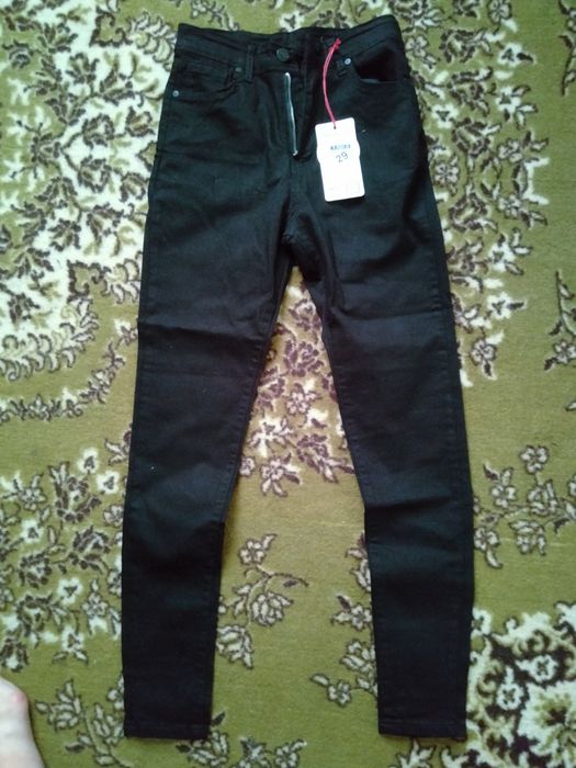 Жіночі чорні штани