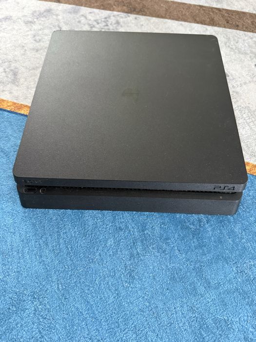Konsola PS4 CUH-2016A gry i 3 pady