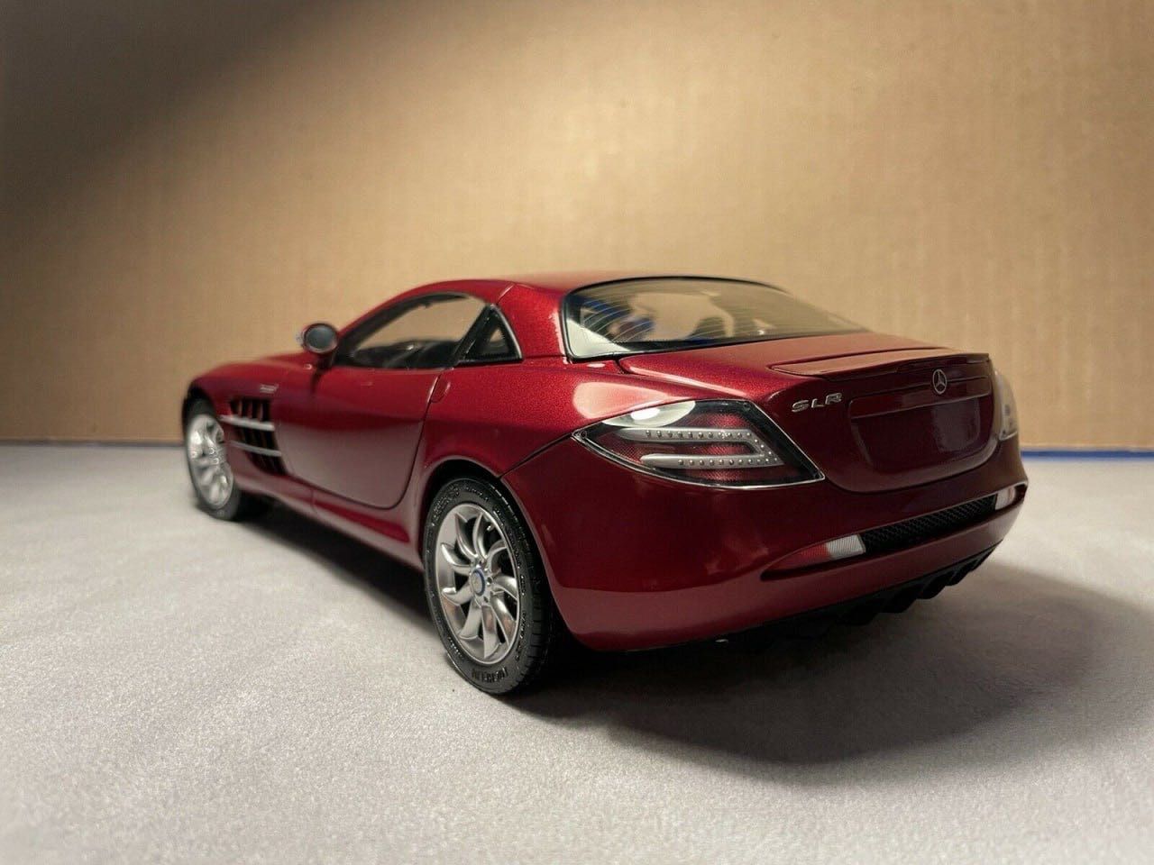 Collector's model CMC 1/18 Mercedes-Benz SLR McLaren 2003