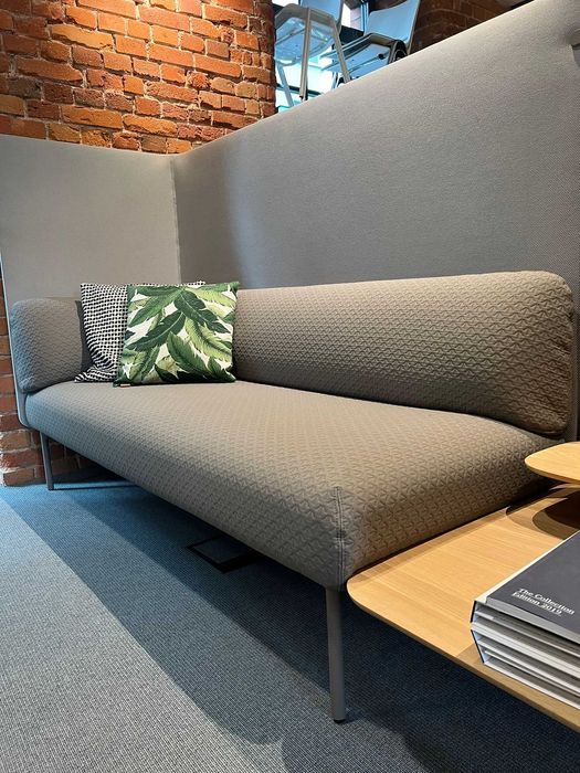 Wyprzedaż Sofa biurowa Cabana Haworth + stolik kawowy z mediaportem