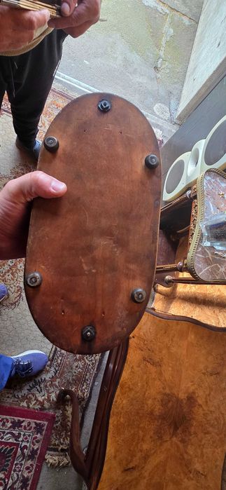 Rzeźba , figura - półnagi mężczyzna z koniem  43cm.