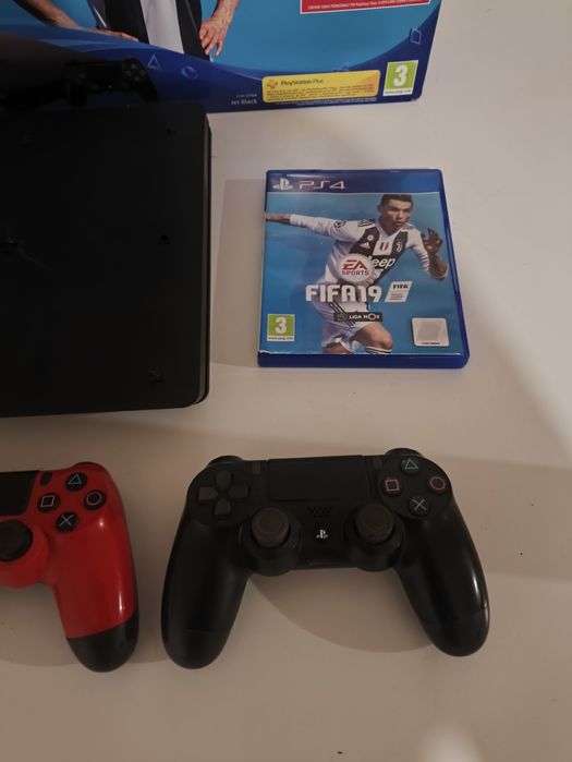 Playstation 4 Slim 500gb com 2 controles