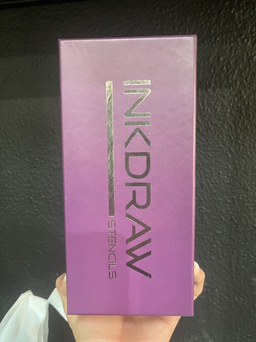 Tinta stencil tank e folhas