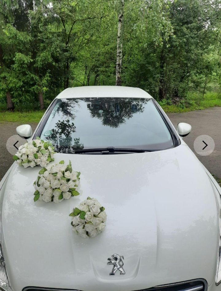 Декор на весільне авто