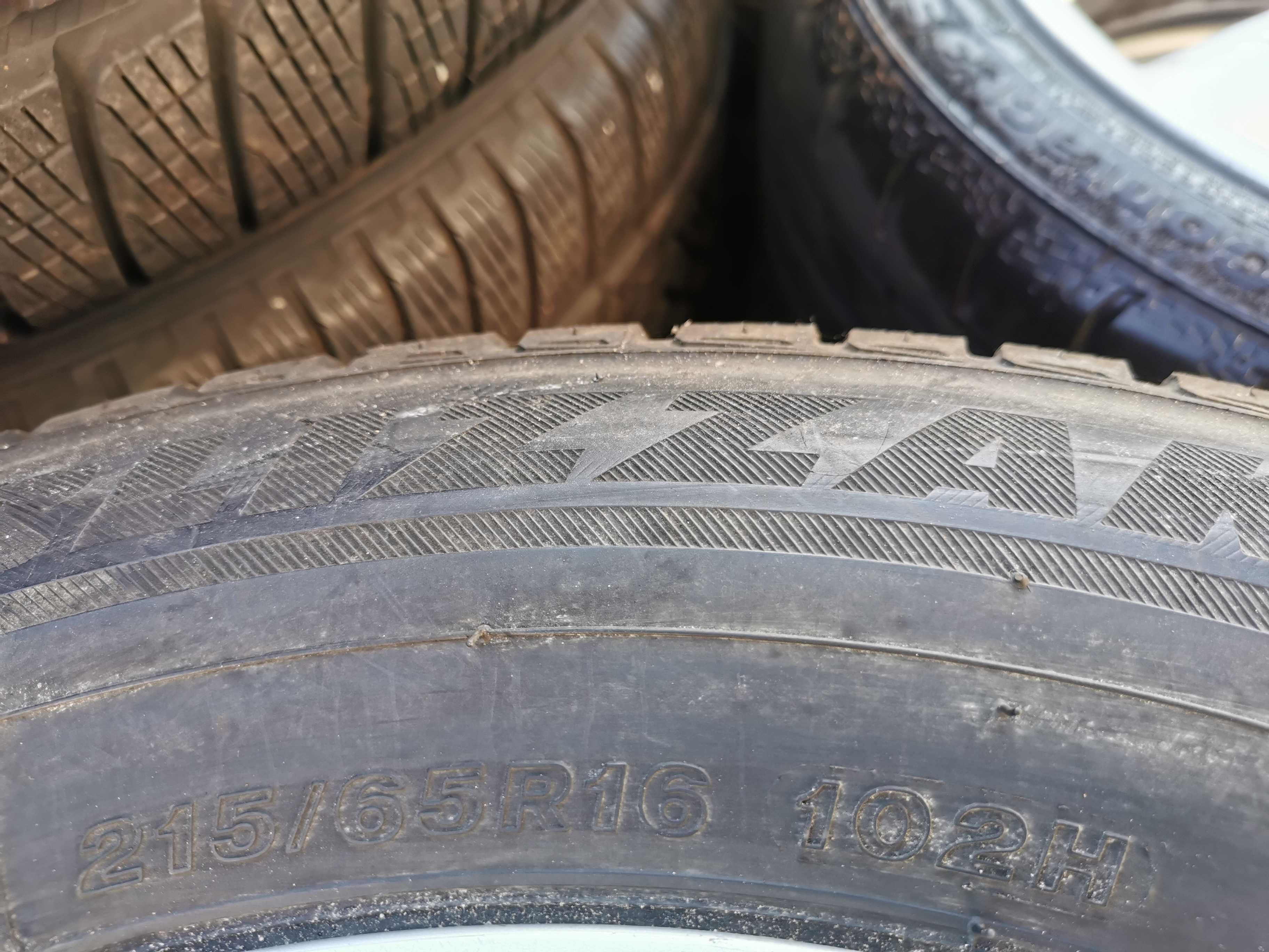Bridgestone Blizzak LM-80 evo 215/65r16 102H N1206