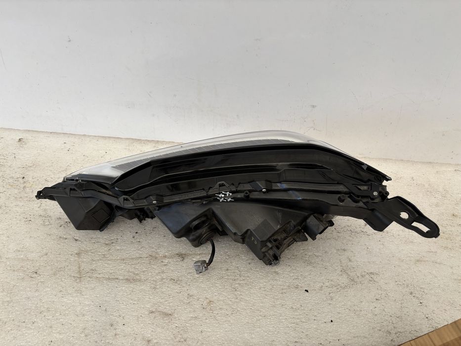 Lexus UX lampa prawy przód prawa przednia EU