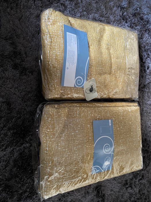 Bonitas cortinas novas gato preto