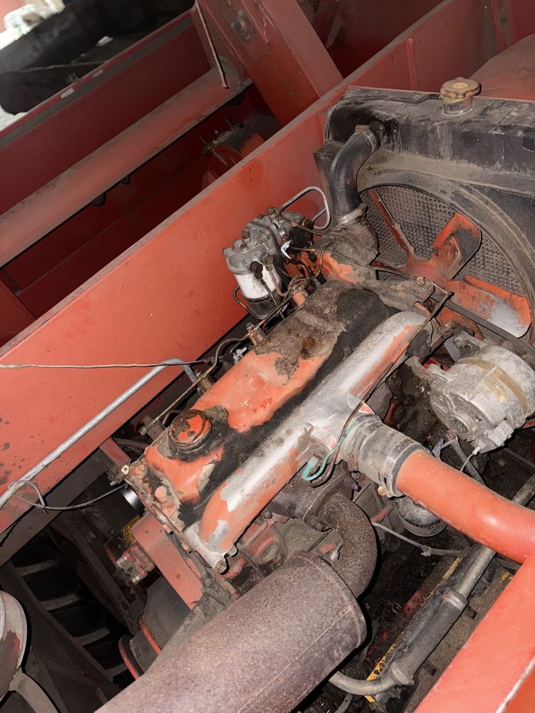 Комбайн Massey Ferguson 240