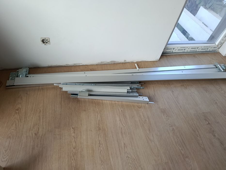 Estrutura de porta de roupeiro Ikea 150x236