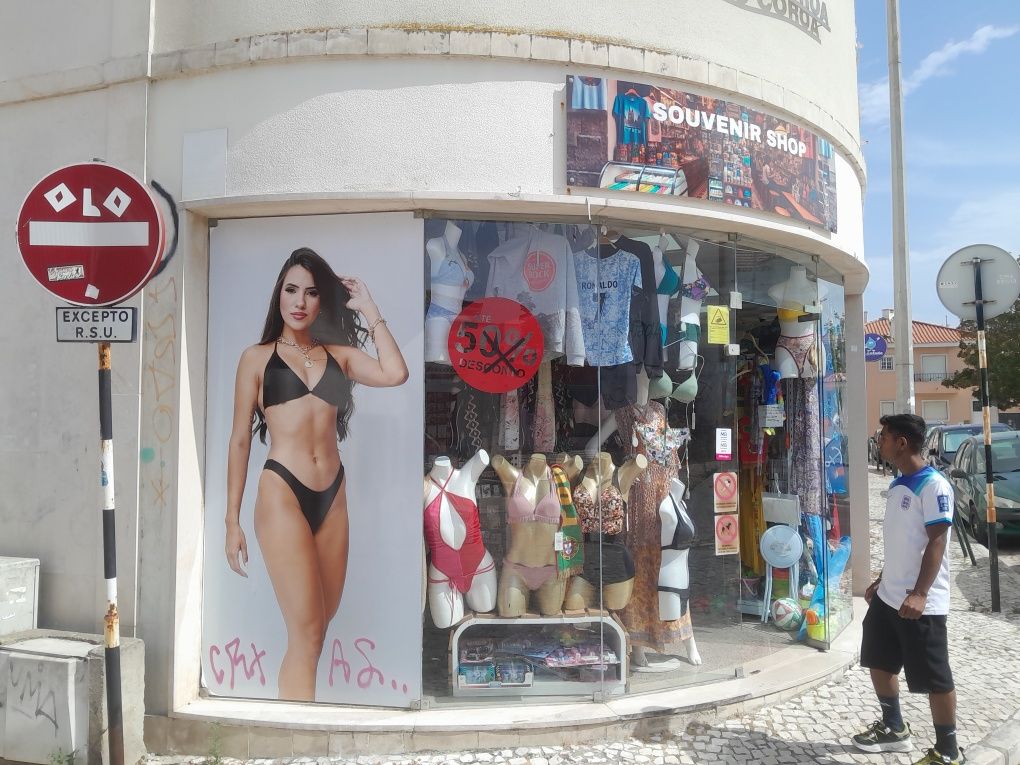 Loja Costa Caparica a venda, perto praia, store to sell  CostaCaparica
