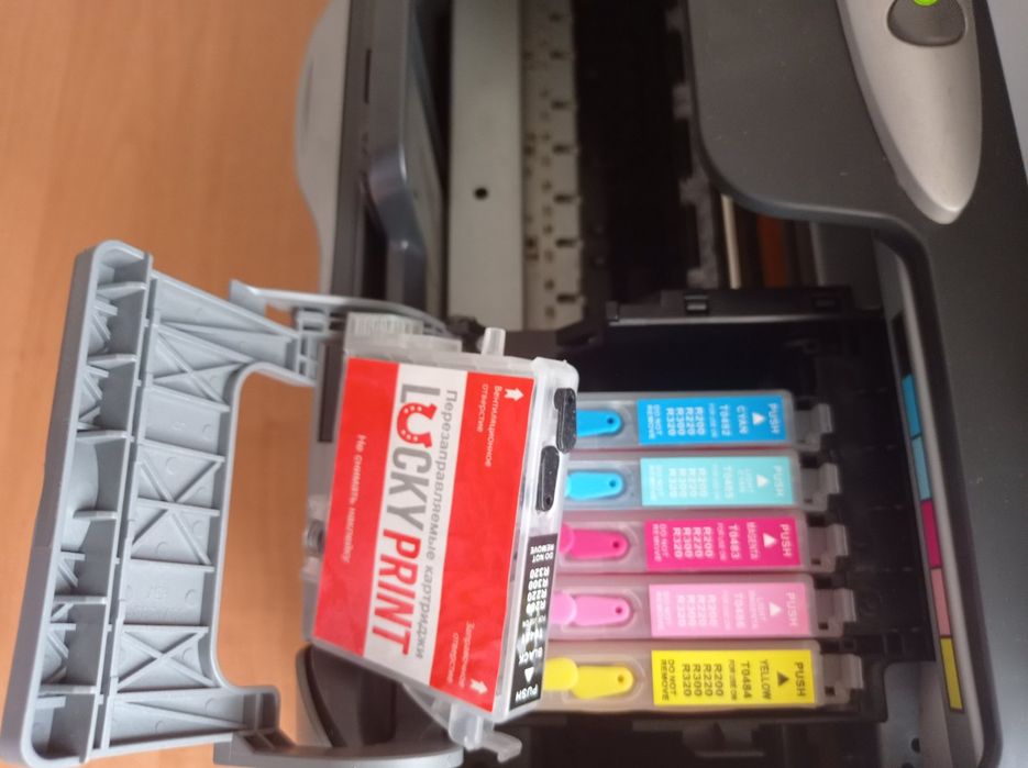 Принтер 6-цветный  Epson R220