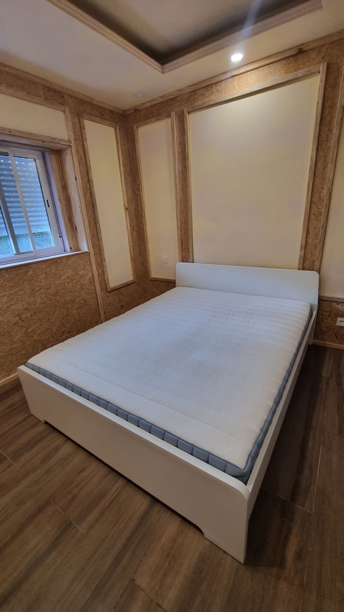 Cama de casal com colchão