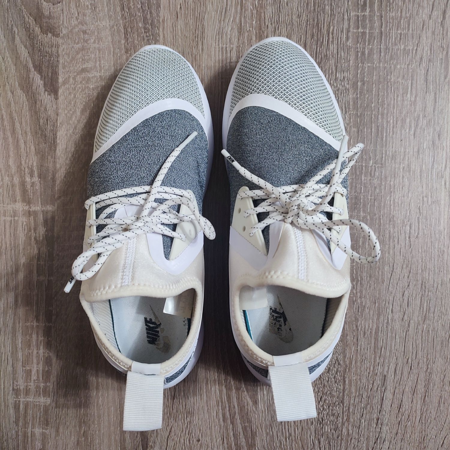 Чоловічі кросівки Nike lunarcharge essential size 42.5/27