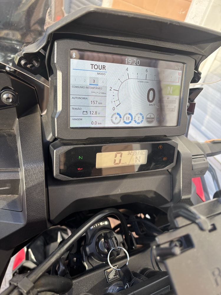 Honda Africa Twin 1100 Dct 2022 muito bem estimada com 2850 em extras