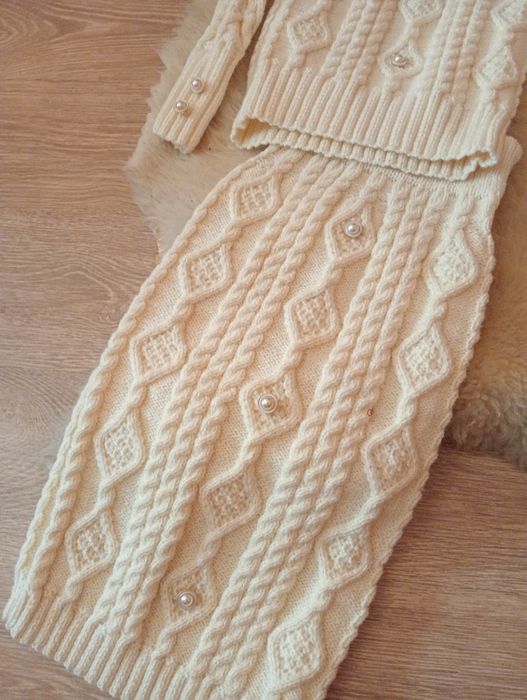 Неймовірно красивий В'язаний костюм, ручної роботи.