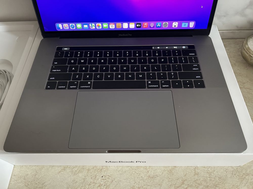 Macbook Pro 15, Touch Bar, 16/1tb, 2017г