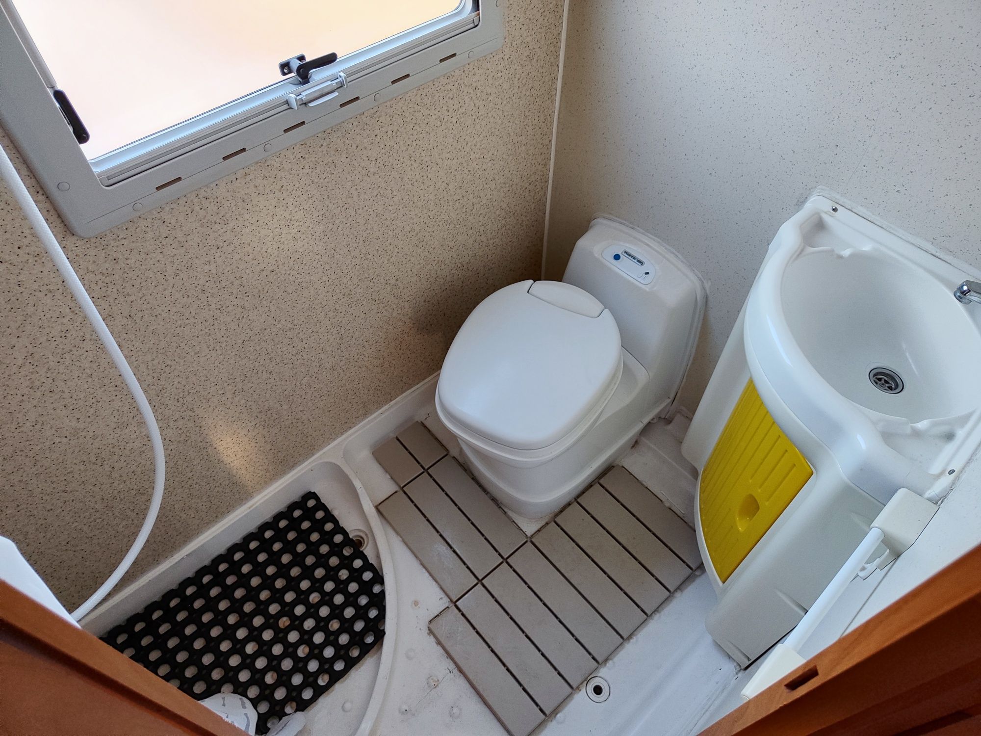 Fiat Ducato Mobilvetta Luna Kamper 4/6 osób, łóżko piętrowe