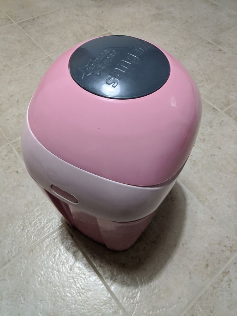 Contentor de fraldas Tommee Tippee Sangenic + 4 recargas.