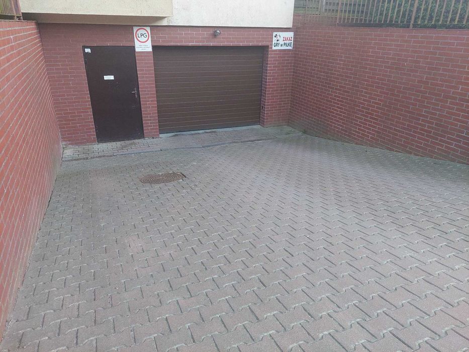 Garaz inwestycyjny z najemca lub bez.4.800zl przychodu rocznie.